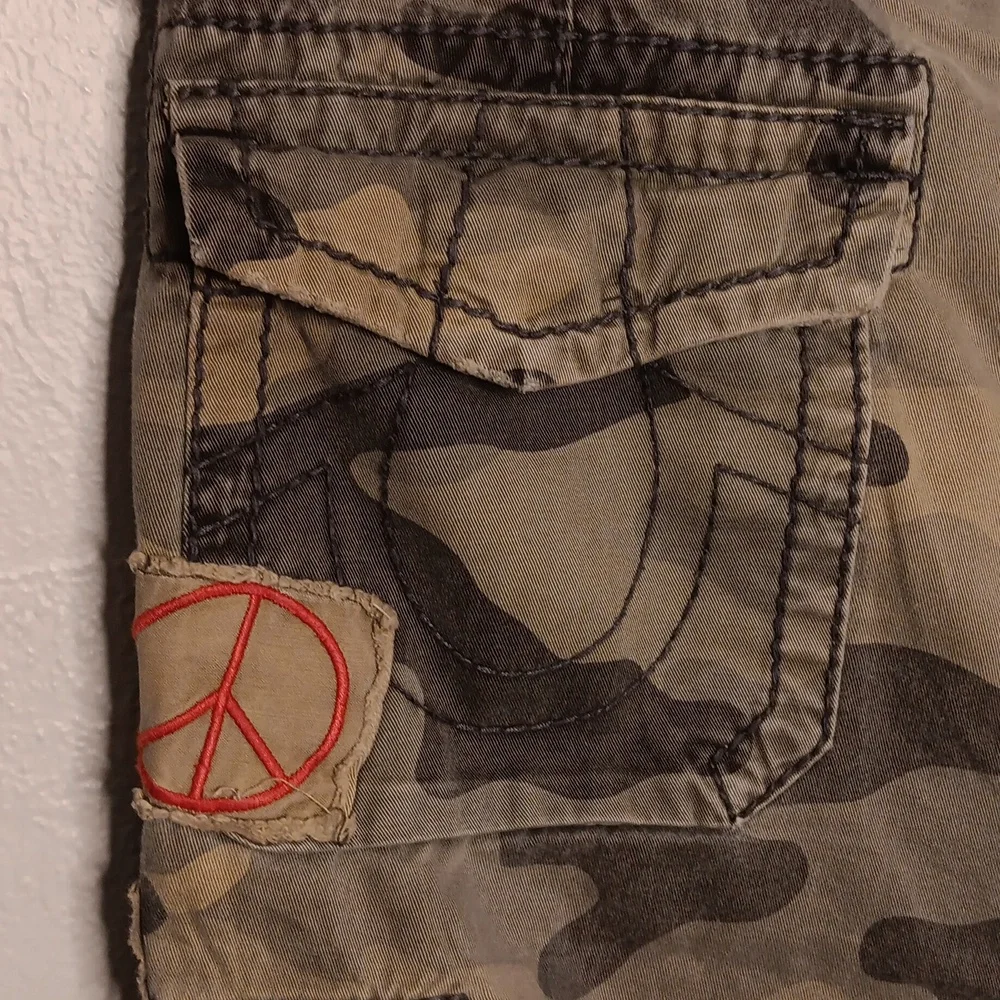 True Religion Camo Cargo Shorts Y2K Size 32